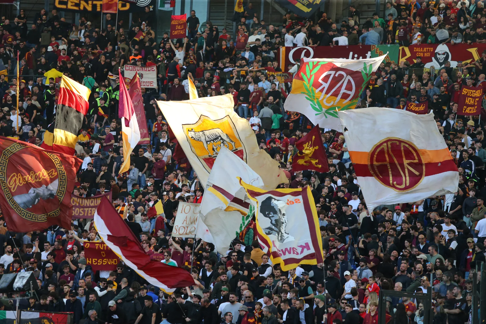 Roma-Fiorentina, la Sud: "Riprendiamo da dove abbiamo lasciato. Tutto l'ambiente unito"