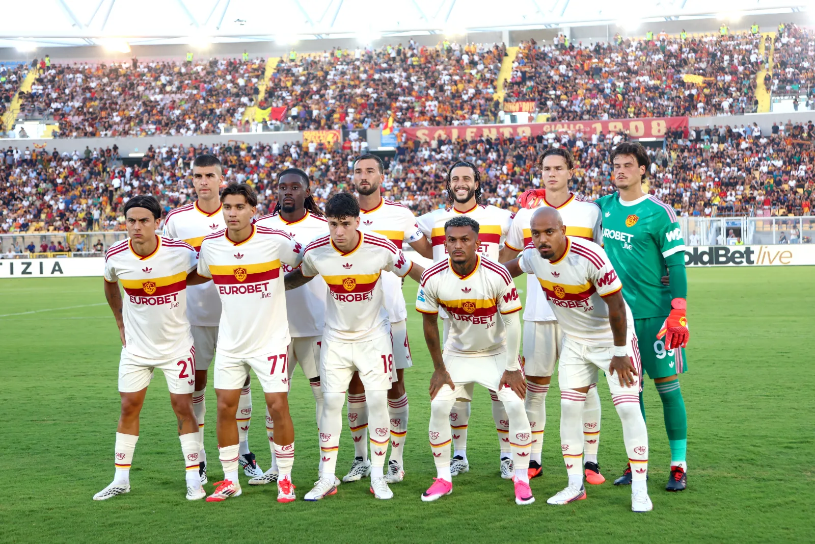 Lecce-Roma 0-4, le pagelle dei quotidiani: Malen trascina, Dybala deluxe. Brillano Soulé e Mora, favola Lulli