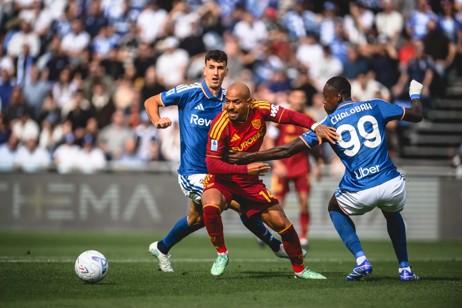 Como-Roma finisce 0-0. Malen espulso e la Lazio supera i giallorossi in classifica