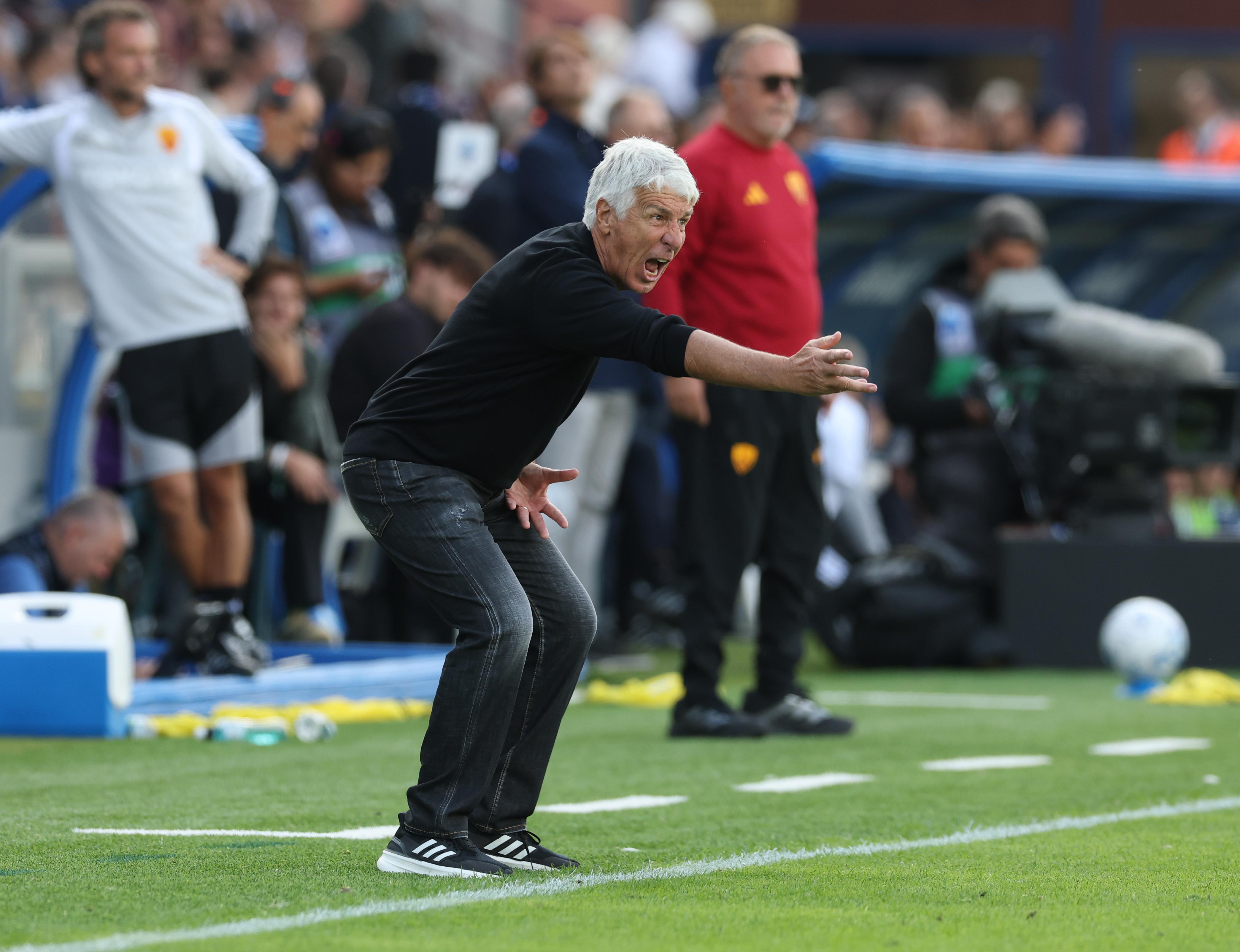 Gasperini incita la squadra da bordo campo