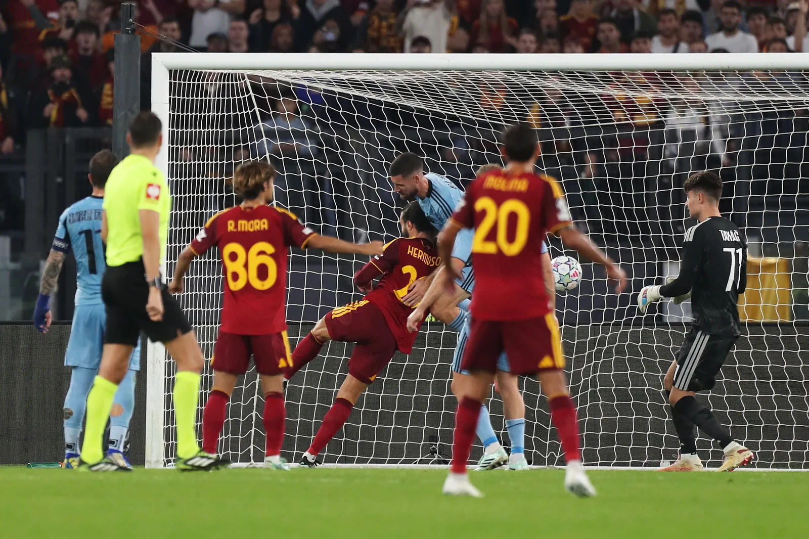 Hermoso esalta la Roma: "Siamo una squadra tosta, abbiamo qualità in ogni reparto"
