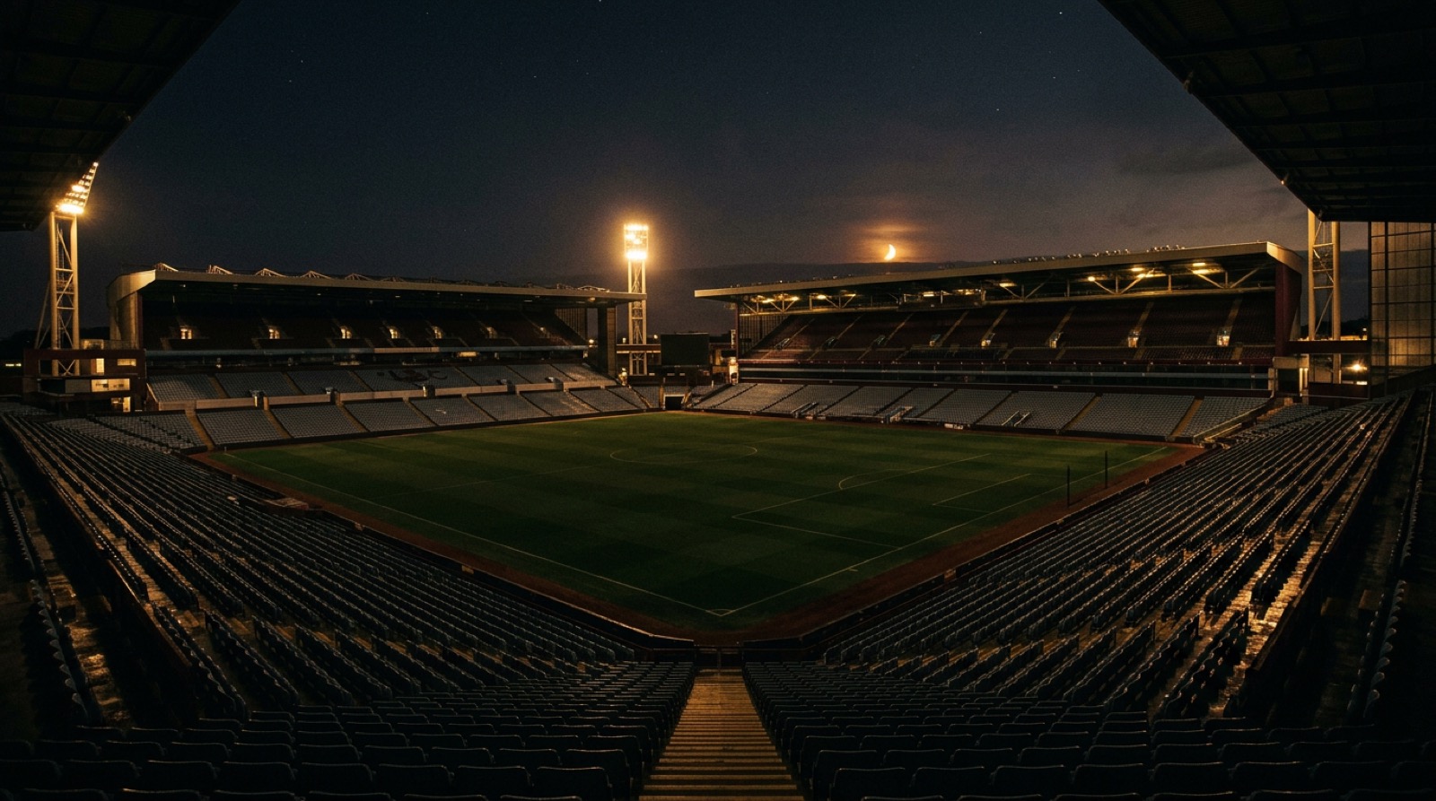 Stadio deserto di notte con i riflettori accesi e le tribune vuote